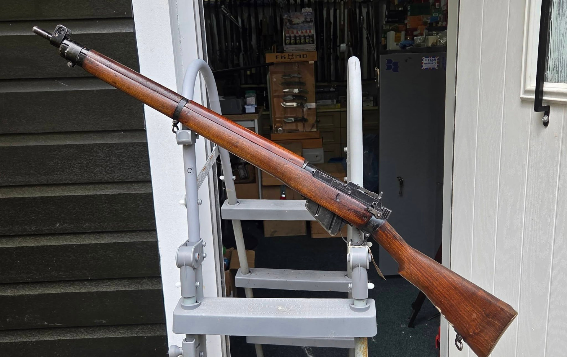 Lee-Enfield No.4 rifle, full view
